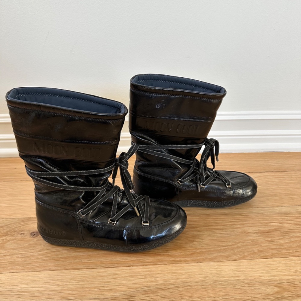 Moon Boots - Picture 2 of 6